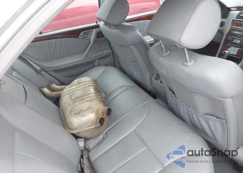 2001 Mercedes-Benz E 320 4M z USA, uszkodzony, nr VIN WDBJF82J31X058103